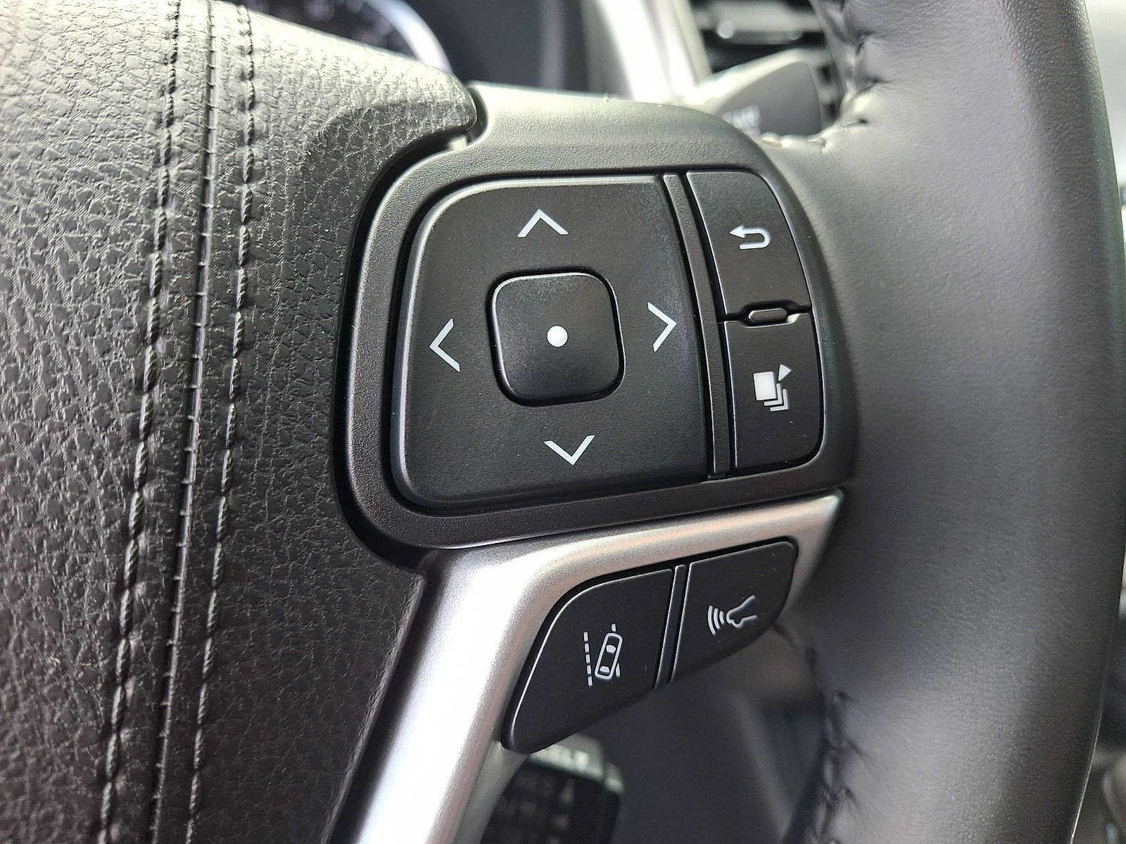 Used 2019 Toyota Highlander XLE AWD/4WD image 24