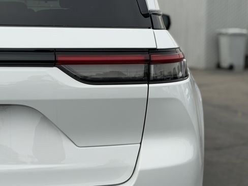 New 2026 Jeep Grand Cherokee Altitude image 15