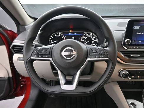 Used 2025 Nissan Altima 2.5 SV image 7