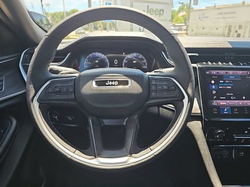 Certified 2025 Jeep Grand Cherokee Limited AWD/4WD image 20