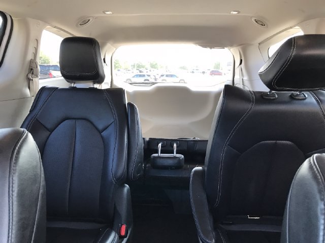 Used 2024 Chrysler Pacifica Limited FWD image 34
