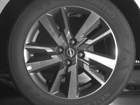 Used 2025 Nissan Versa SV FWD image 14