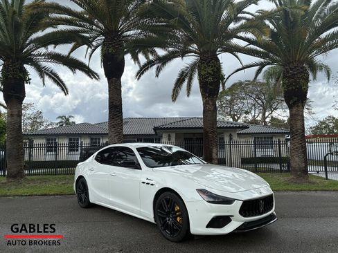 Used 2023 Maserati Ghibli Modena image 1