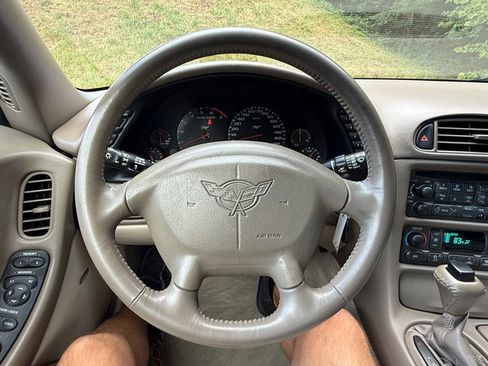 Used 2003 Chevrolet Corvette Convertible w/ Preferred Equipment Group1 RWD image 15