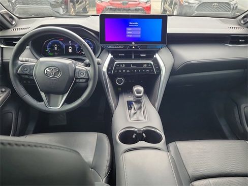 Used 2024 Toyota Venza LE image 7