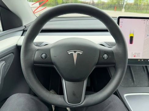 Used 2024 Tesla Model Y Long Range AWD/4WD image 14