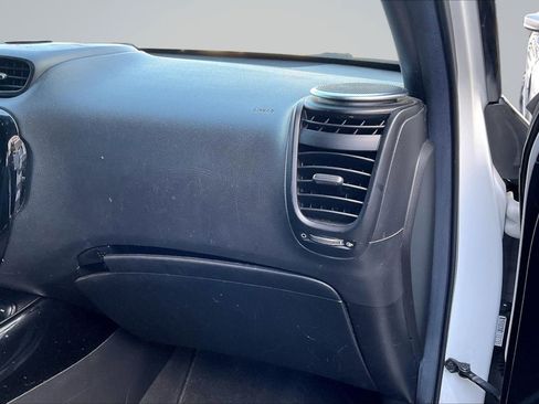 Used 2016 Kia Soul + w/ Soulful Package FWD image 17