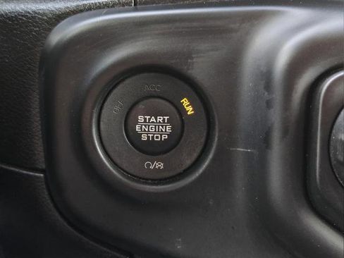 Used 2019 Jeep Wrangler Unlimited Sahara image 13