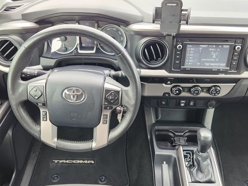 Used 2018 Toyota Tacoma SR5 image 31
