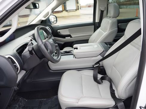 Used 2025 Ford Expedition Active AWD/4WD image 16