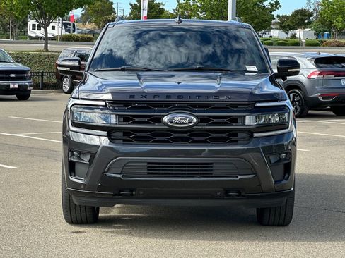 Used 2024 Ford Expedition Limited image 9