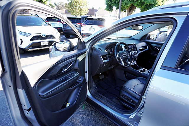 Used 2024 GMC Terrain SLT AWD/4WD image 37