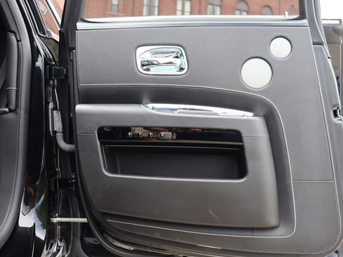 Used 2012 Rolls-Royce Ghost RWD image 37