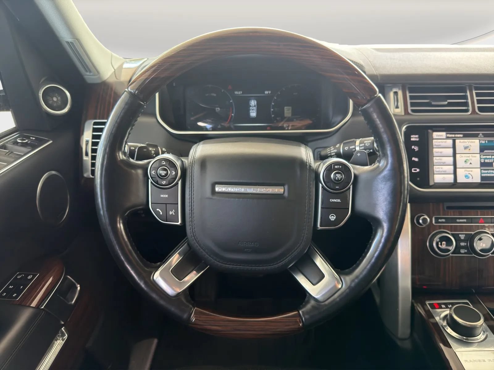 Used 2015 Land Rover Range Rover Supercharged AWD/4WD image 9