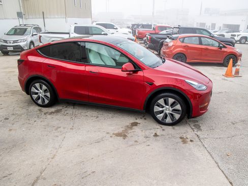 Used 2021 Tesla Model Y 2WD image 6