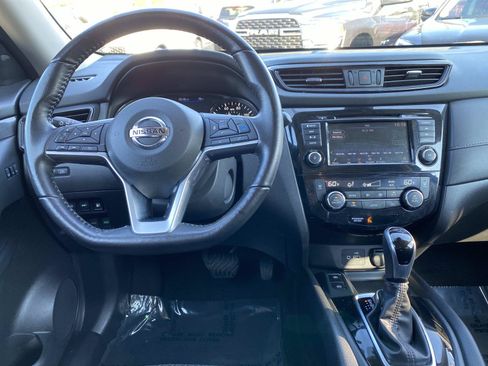 Used 2020 Nissan Rogue SV w/ Premium Package AWD/4WD image 12
