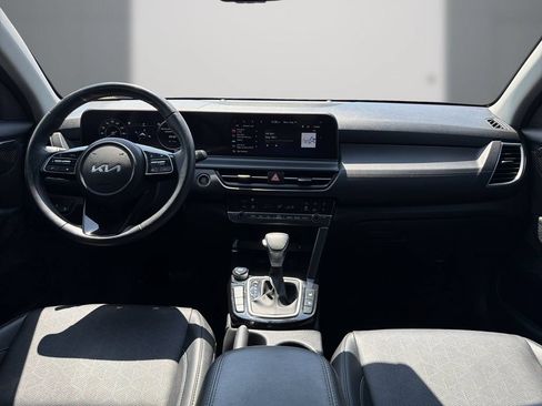 Used 2024 Kia Seltos EX FWD image 17