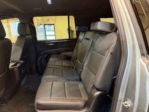 Used 2025 Chevrolet Suburban Z71 image 15
