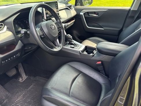 Used 2020 Toyota RAV4 Limited image 6
