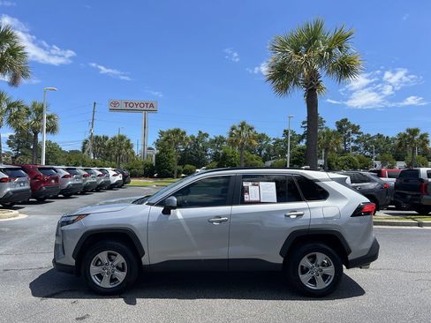Used 2023 Toyota RAV4 XLE FWD image 7