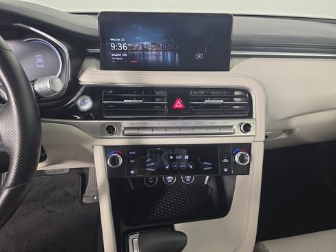 Used 2025 Genesis G70 2.5T RWD image 24