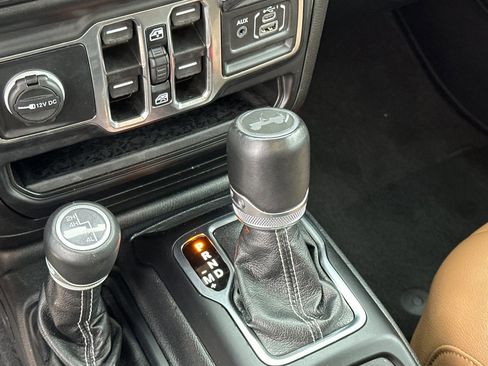 Used 2022 Jeep Wrangler Unlimited Sahara image 22