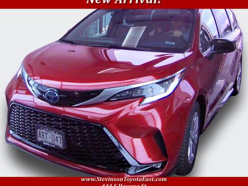 Used 2021 Toyota Sienna XSE image 1