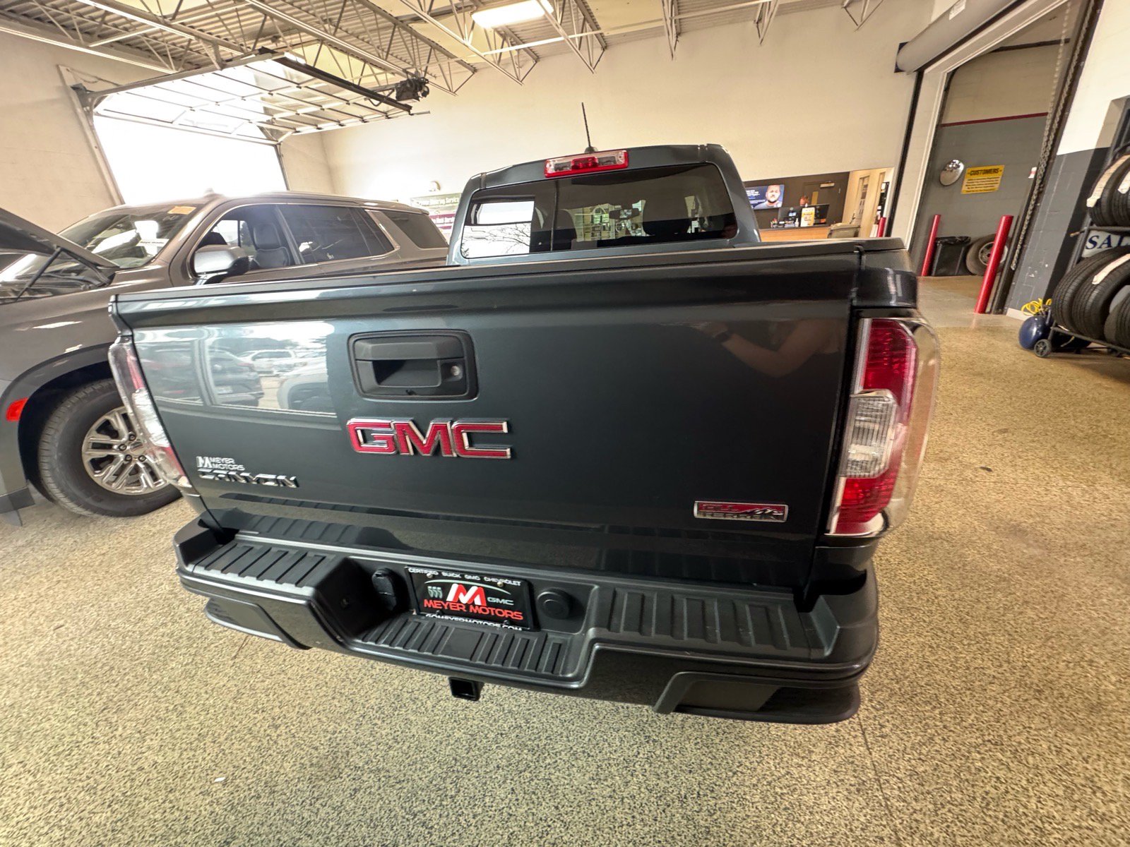 Used 2015 GMC Canyon SLE w/ All-Terrain Package AWD/4WD image 6