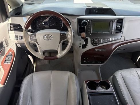 Used 2013 Toyota Sienna Limited w/ Premium Pkg FWD image 11