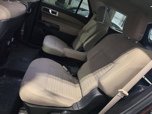 Used 2020 Ford Explorer XLT w/ Comfort Package AWD/4WD image 7