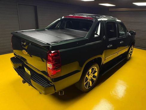 Used 2013 Chevrolet Avalanche LTZ AWD/4WD image 39