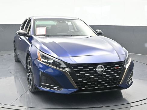 Used 2024 Nissan Altima 2.5 SR image 9