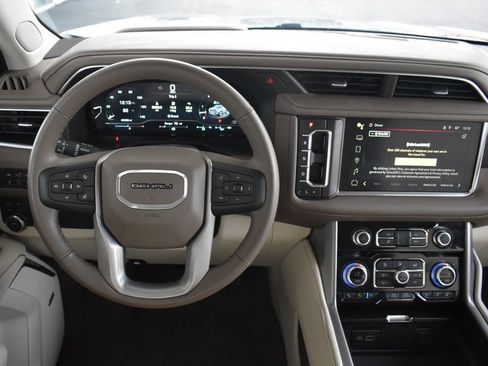 Used 2024 GMC Yukon Denali AWD/4WD image 3