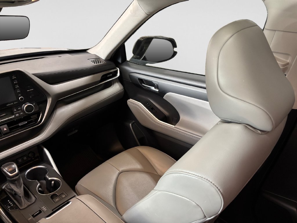 Used 2021 Toyota Highlander XLE FWD image 42