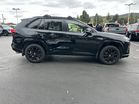 Used 2024 Toyota RAV4 SE w/ Convenience Package AWD/4WD image 5