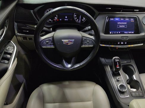 Used 2021 Cadillac XT4 Luxury w/ Cold Weather Package FWD image 22