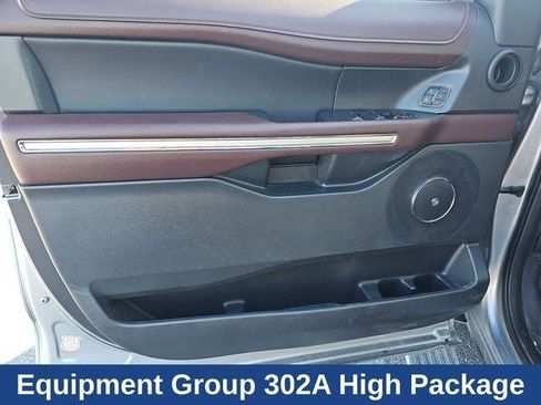 Used 2024 Ford Expedition Limited image 11