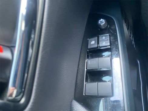 Used 2022 Toyota Prius XLE image 17