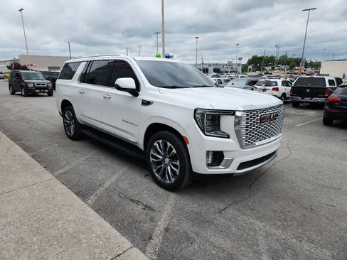 Used 2022 GMC Yukon XL Denali AWD/4WD image 7