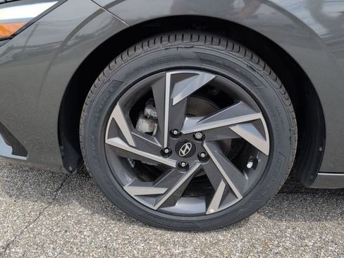 Used 2024 Hyundai Elantra SEL w/ Convenience Package FWD image 10