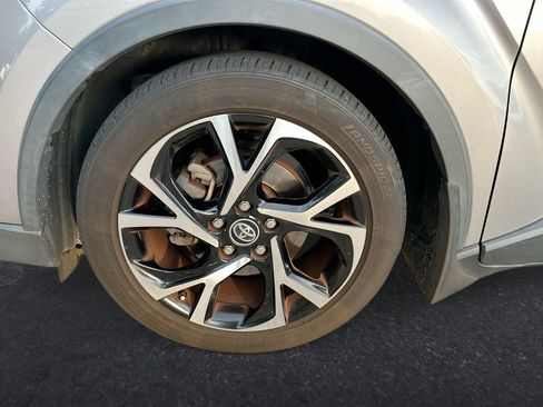 Used 2018 Toyota C-HR XLE FWD image 10