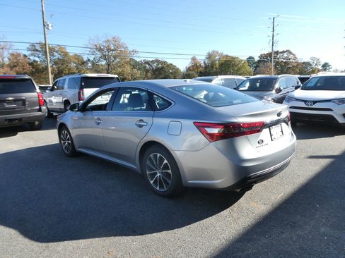 Used 2018 Toyota Avalon XLE image 8