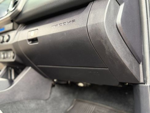 Used 2022 Toyota Tacoma TRD Off-Road image 50