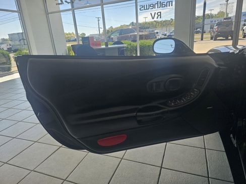 Used 2001 Chevrolet Corvette Convertible w/ Preferred Equipment Group2 image 13