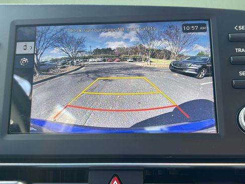 Certified 2025 Hyundai Elantra Sport image 39