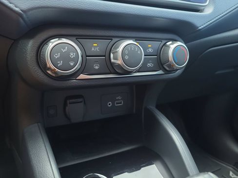 Certified 2025 Nissan Versa SV w/ Trunk Package FWD image 21