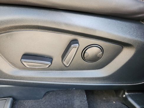 Used 2022 Ford Explorer XLT w/ Equipment Group 202A image 13