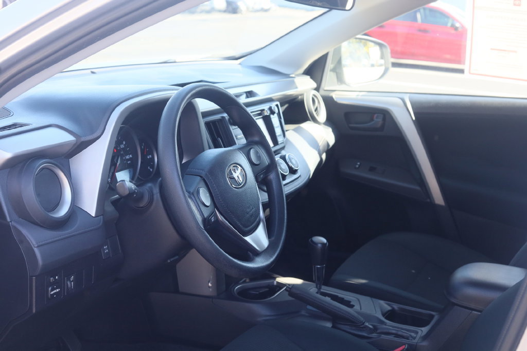 Used 2016 Toyota RAV4 LE AWD/4WD image 8