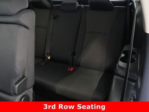 Certified 2023 Toyota Highlander LE image 32