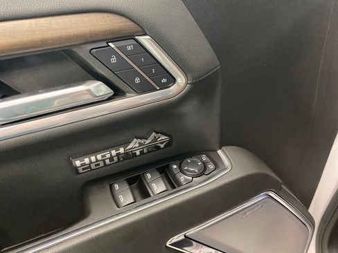 Used 2024 Chevrolet Silverado 1500 High Country w/ Technology Package AWD/4WD image 12